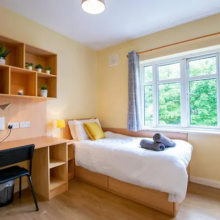 Holiday home 31 - Stunning Duplex By Shortstays *