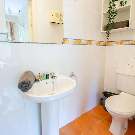 31 - Stunning Duplex By Shortstays *